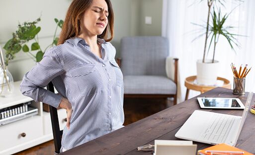 De vuelta detrás de una mujer
