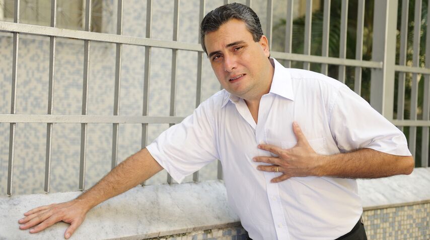 La osteocondrosis torácica a menudo se manifiesta como dolor en la zona del corazón.